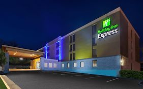 Holiday Inn Express Fairfax - Arlington Boulevard Exterior photo
