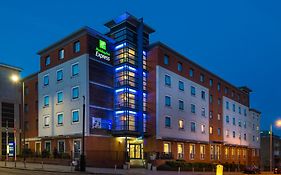 Holiday Inn Express Stevenage, An Ihg Hotel Exterior photo