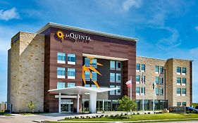 La Quinta Inn & Suites By Wyndham Terrell Exterior photo