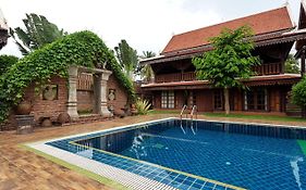 Sriphaya Quiet & Natural Lao Style Poolside Villa Vientiane Exterior photo