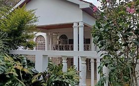 Lux Suites Karen Family Bungalow Nairobi Exterior photo