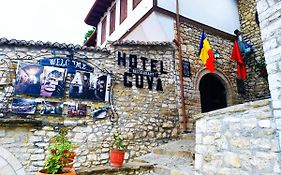 Guva Mangalem Hotel Restaurant Berat Exterior photo