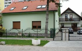 Vila Ria Bed & Breakfast Bratislava Exterior photo