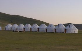 Yurt Camp "Sary-Bulun" At Song-Kul Lake, Naryn Exterior photo
