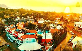 Whispering Palms Beach Resort Candolim Exterior photo
