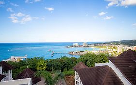 Ocho Rios Ocean Front Luxury Studio Sky Castles 24 Hrs Sleeps 2 Apartment Exterior photo