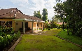 The House Of Black And White Arusha Exterior photo