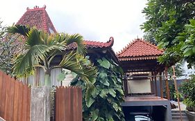 The Joglo Villa Bandung Exterior photo