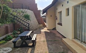 Bluff Accommodation Aybriden Self-Catering Durban Exterior photo