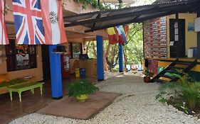 Casa Pura Vida Surf Hostel - Tamarindo Costa Rica Exterior photo