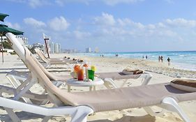 Mia Cancun Resort Exterior photo