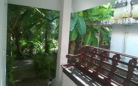 Coconut Grove Apartment Kochi Exterior photo