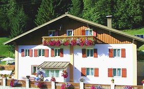 Haus Jochum Bed & Breakfast Langen am Arlberg Exterior photo