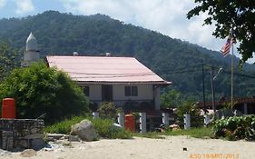 Shalini'S Guest House Batu Ferringhi Exterior photo