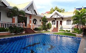 The Executive Villa Inn & Suites Davao Exterior photo