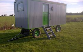 Shrublands Farm Shepherd'S Hut Sidestrand Exterior photo