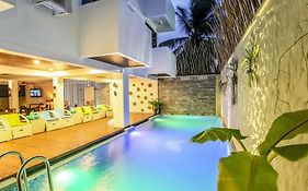 Aquzz Hotel & Spa Maafushi Exterior photo