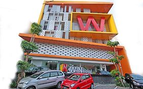 The Win Hotel Surabaya Exterior photo
