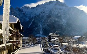 Post-Hotel Mittenwald Exterior photo