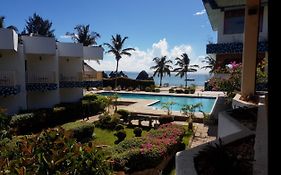 The Beachcomber Hotel & Resort Dar es Salaam Exterior photo