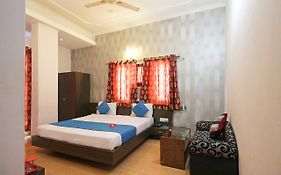 Oyo 4398 Hotel Rajat Grand Varanasi Exterior photo