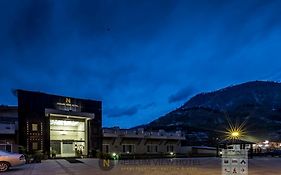 Neelum View Hotel Muzaffarabad Exterior photo