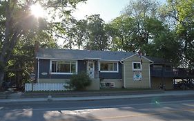 Kelowna International Hostel Exterior photo