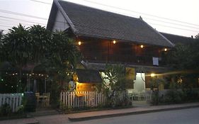 Muonglao Guesthouse Luang Prabang Exterior photo