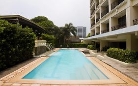La Breza Hotel Quezon City Exterior photo