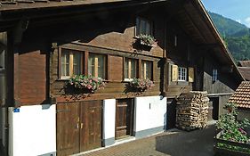 Hostel Chalet Stockli Mit Etagendusche Wilderswil Exterior photo