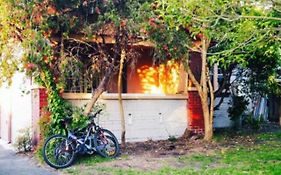 St Kilda East Backpackers' Hostel Melbourne Exterior photo