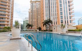 Reddoorz Premium @ Venice Luxury Bgc 2 Hotel Makati City Exterior photo
