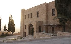 Oak Tree Castle Hostel At Tayyibah Exterior photo