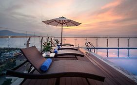 Sunny Ocean Hotel & Spa Da Nang Exterior photo