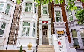 Oyo Lifestyle Golden Strand London Exterior photo