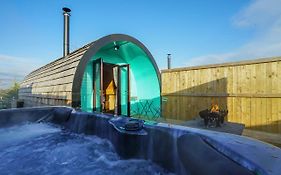 Deluxe Glamping Pod With Hot Tub Hotel Frodsham Exterior photo