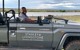 Stanley & Livingstone At Victoria Falls Exterior photo