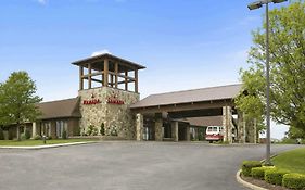 Ramada By Wyndham Greensburg Hotel & Conference Center Exterior photo