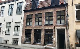 Guesthouse Dijver - Serene Escape In The Heart Of Historic Bruges Exterior photo
