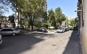 Retrocity Apartments At Mashtots Avenue Yerevan Exterior photo