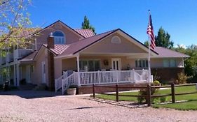 Bryce Canyon Livery Bed & Breakfast Tropic Exterior photo