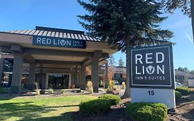 Red Lion Inn & Suites Deschutes River - Bend Exterior photo
