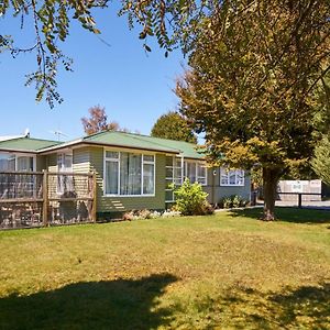 Accommodation Fiordland -The Three Bedroom House At 226A Milford Road Te Anau Exterior photo