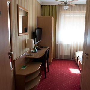 Hotel Iskierka Economy Class Mielec Exterior photo