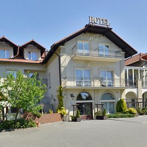 Hotel Mateo Stopnica Exterior photo