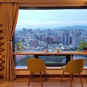 雲雀 高樓 景觀 公寓 Taichung Exterior photo