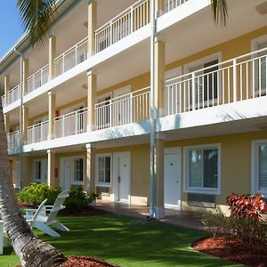 Sunshine Suites Resort West Bay Exterior photo