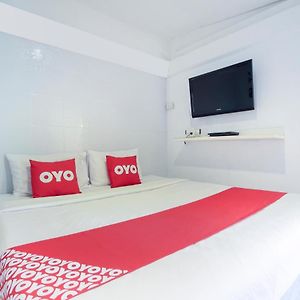 Oyo 1054 Phuket Backpacker Hostel Exterior photo