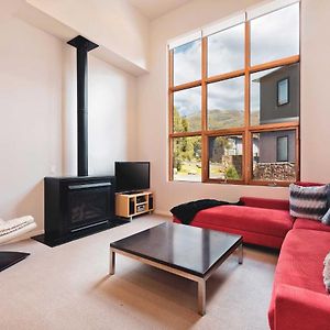 Snow Stream 1 Bedroom And Loft With Gas Fire Garage Parking And Mountain View Thredbo Exterior photo