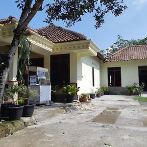 Ndalem Grogol Kulon Hotel Yogyakarta Exterior photo